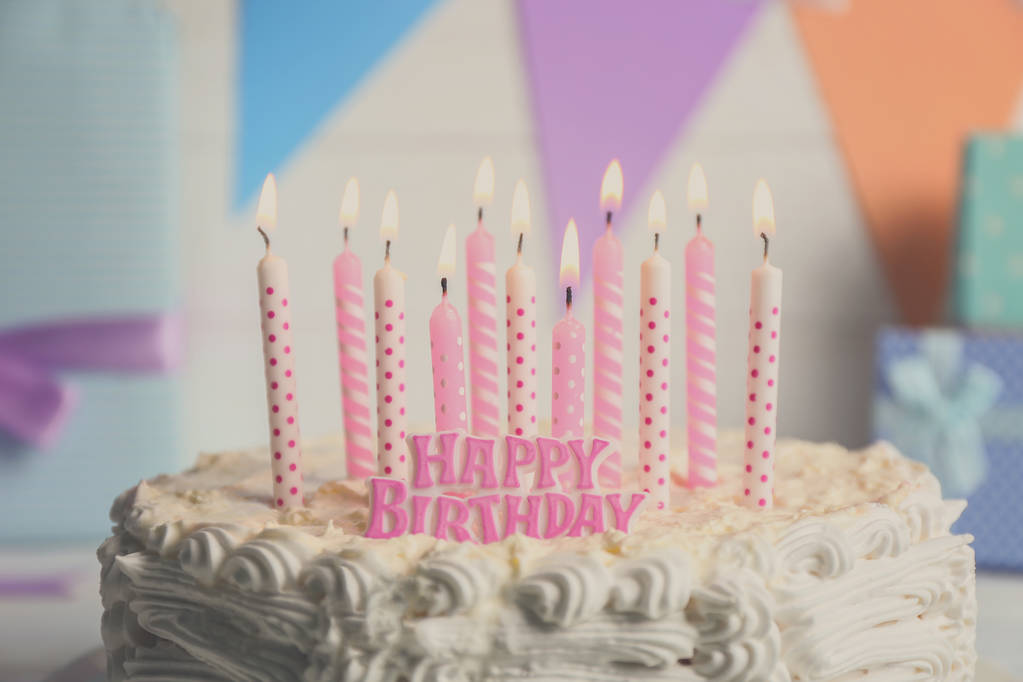 pastel de cumpleaños con velas - Foto, Imagen