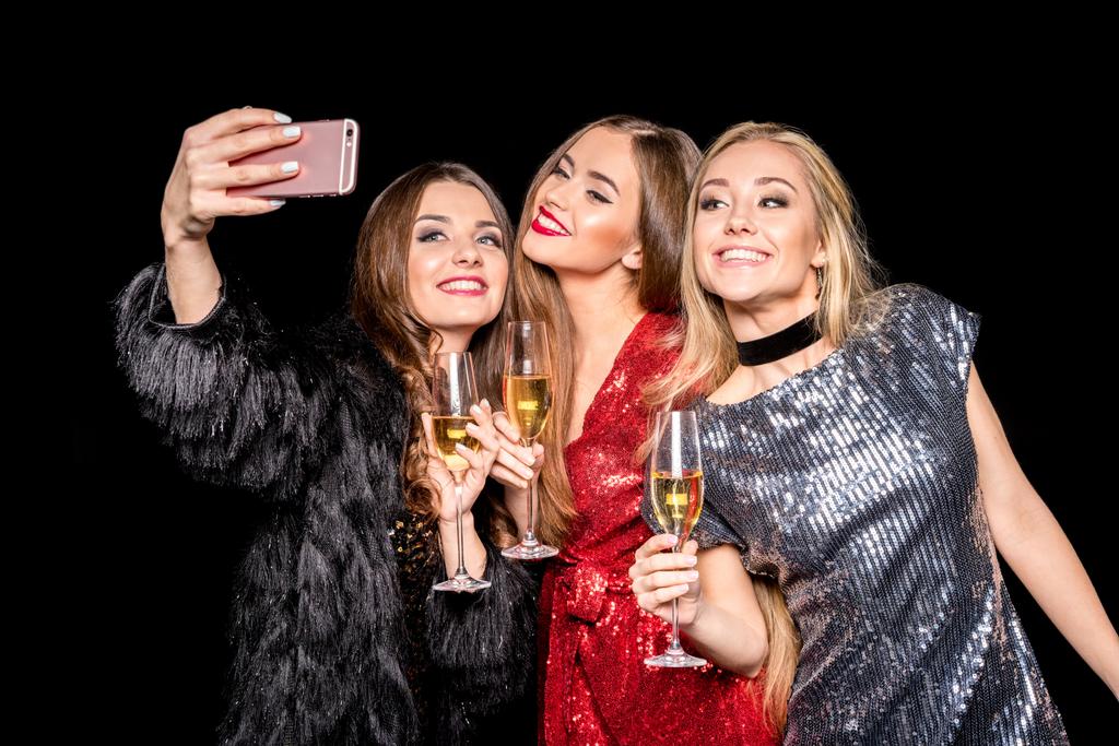 Tyylikäs naiset ottavat selfie
 - Valokuva, kuva
