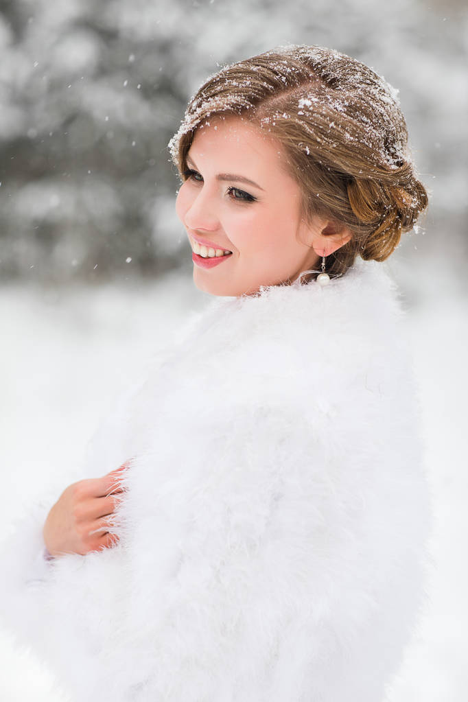 冬の花嫁の肖像画 - 写真・画像