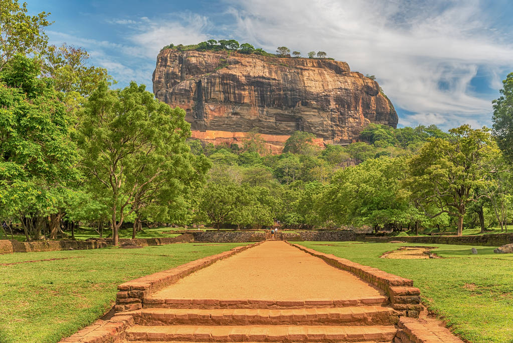 Sri Lanka: antigua fortaleza de Lion Rock en Sigiriya
 - Foto, Imagen