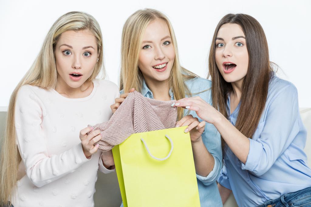 ženy s nákupní taškou  - Fotografie, Obrázek