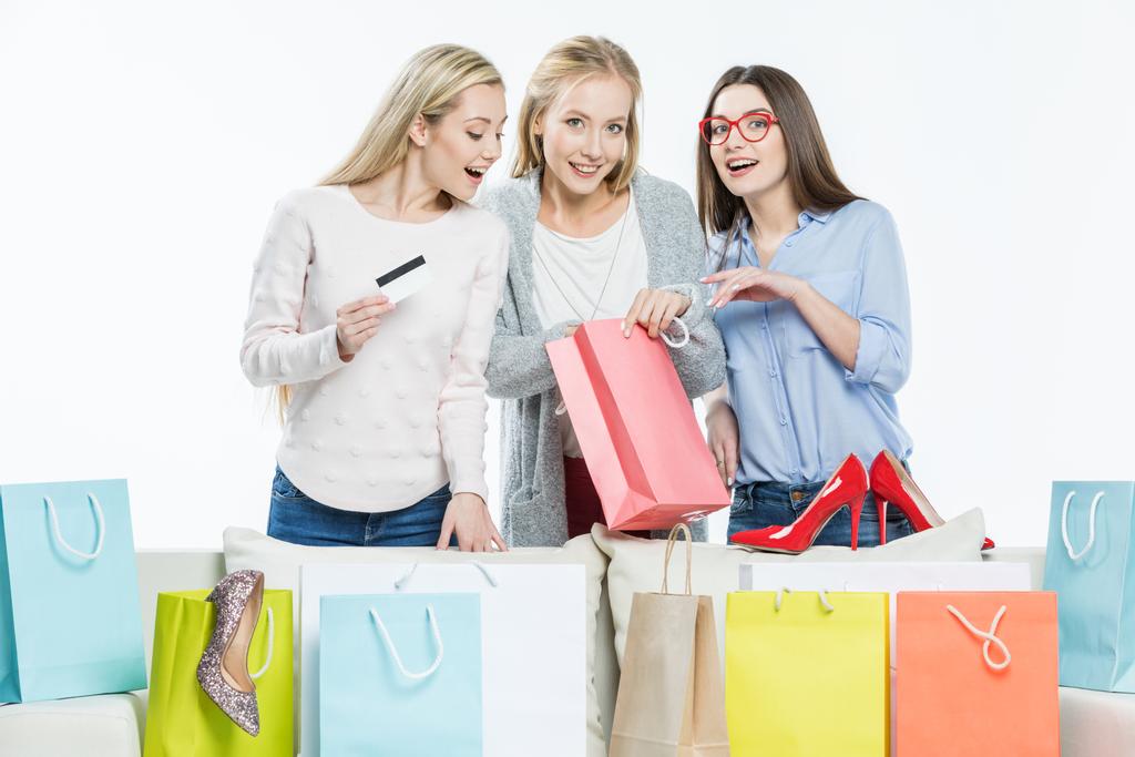 Mujeres con bolsas de compras
   - Foto, imagen