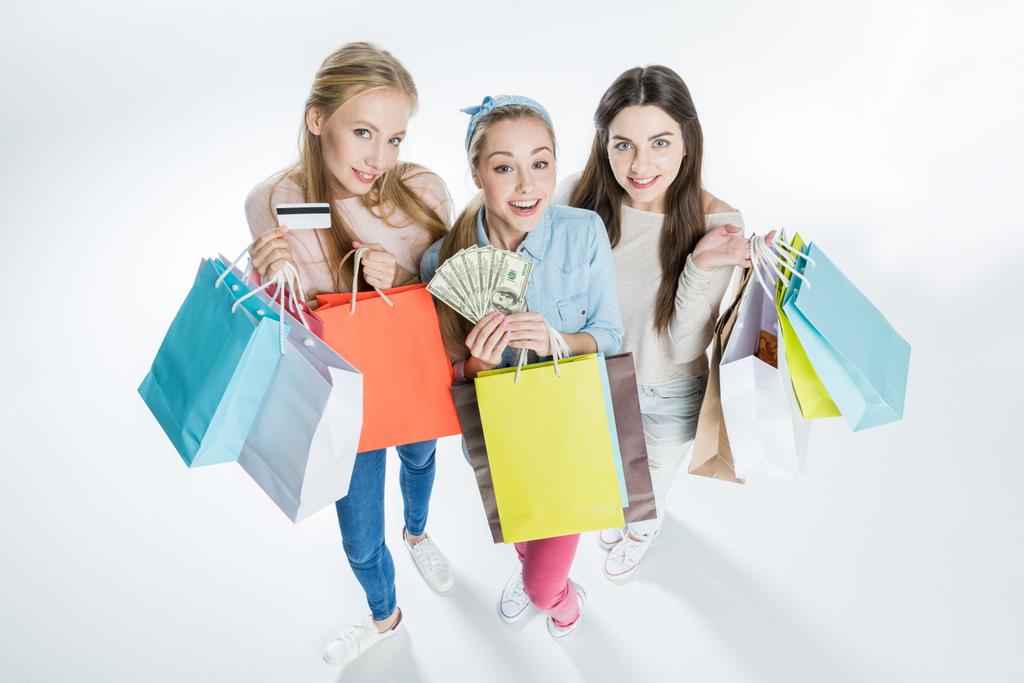 Mujeres con bolsas de compras
 - Foto, imagen