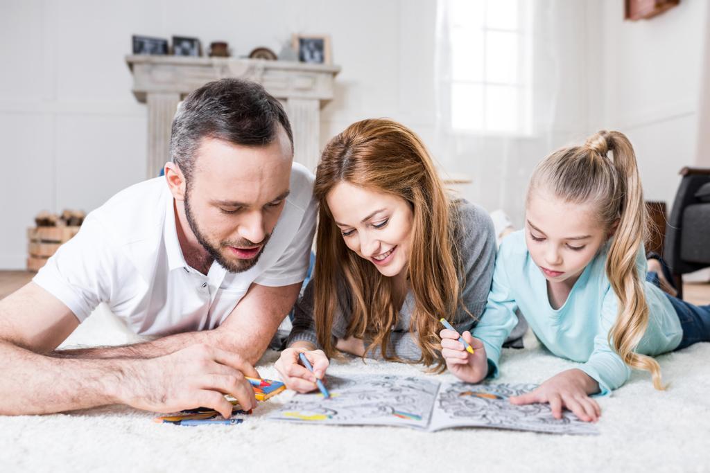 Young family drawing   - Photo, Image