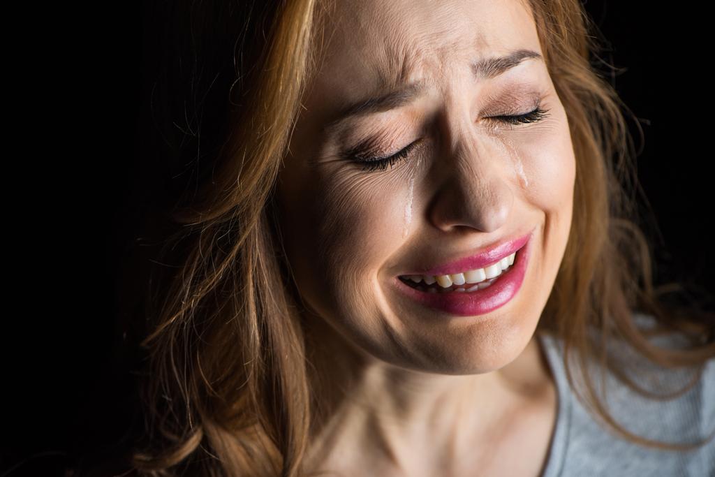 Mujer joven llorando
 - Foto, imagen