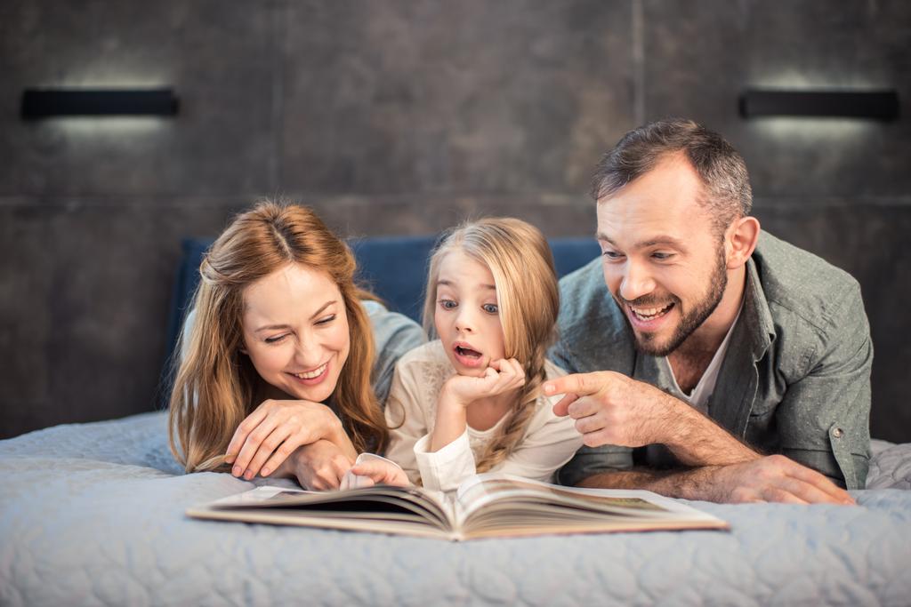Family reading book - Photo, Image