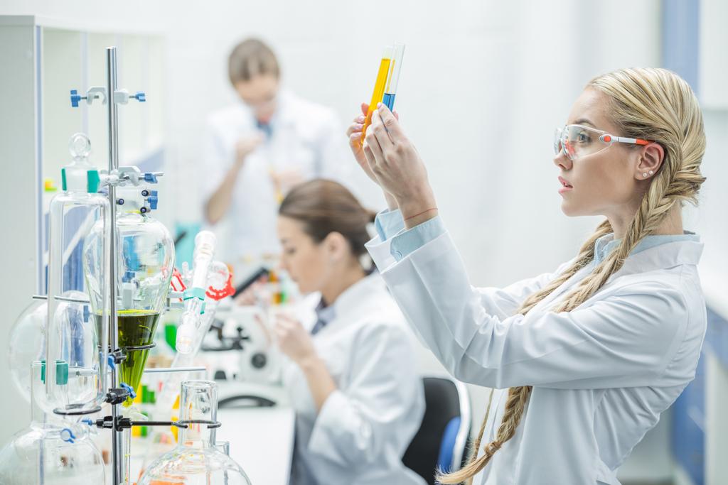 ženské vědec v laboratoři - Fotografie, Obrázek