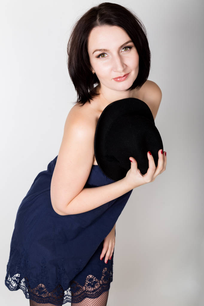 Closeup retrato de bela sensual jovem mulher em chapéu preto, posando
 - Foto, Imagem