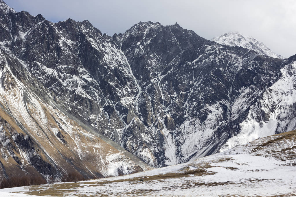 Грузинская гора Казбек зимой
 - Фото, изображение