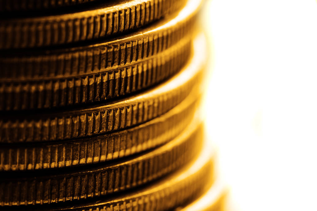 Stare srebrne monety dla ceny środków pieniężnych reprezentujących bogactwach - Zdjęcie, obraz