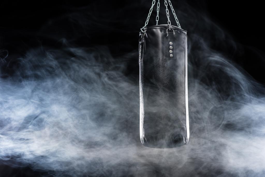 Μαύρη τσάντα punching  - Φωτογραφία, εικόνα