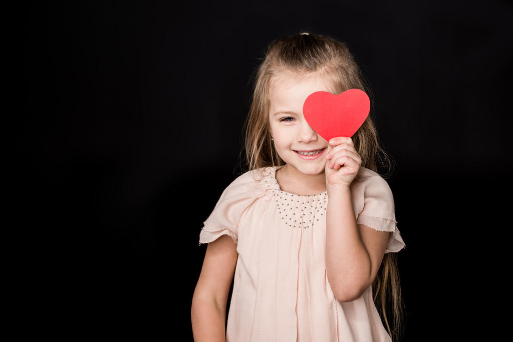 Bambina con il segno del cuore
 - Foto, immagini