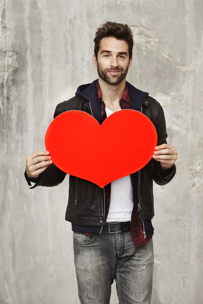 Mann mit rotem Herz - Foto, Bild
