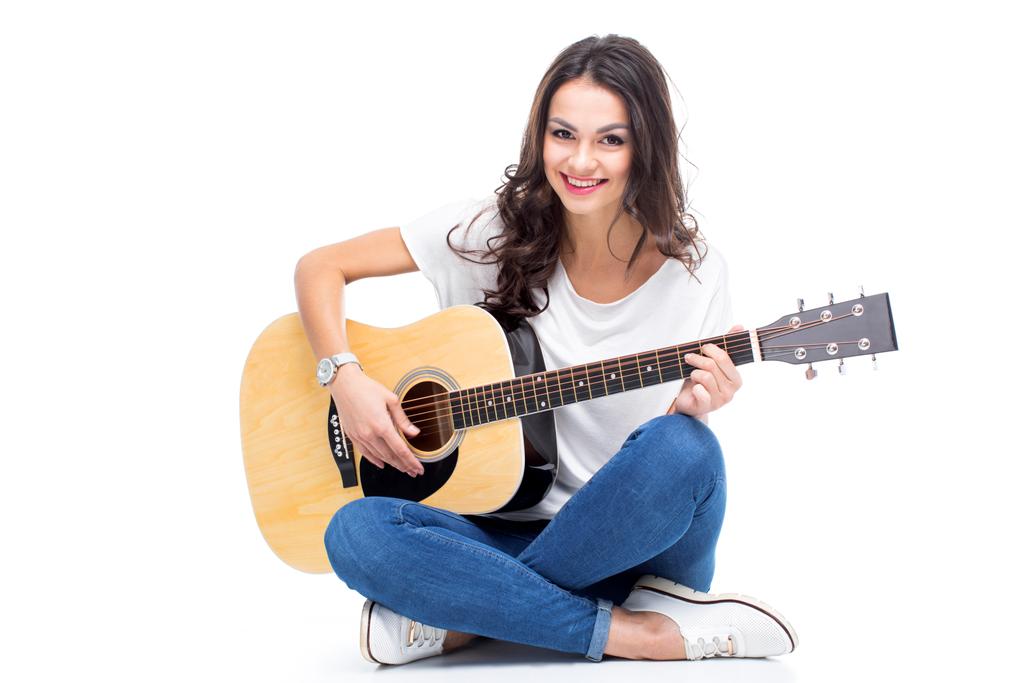 mujer joven con guitarra - Foto, Imagen