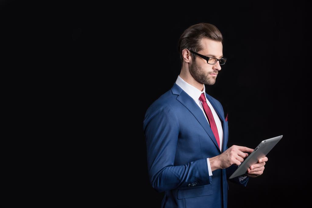 zakenman met digitale tablet  - Foto, afbeelding