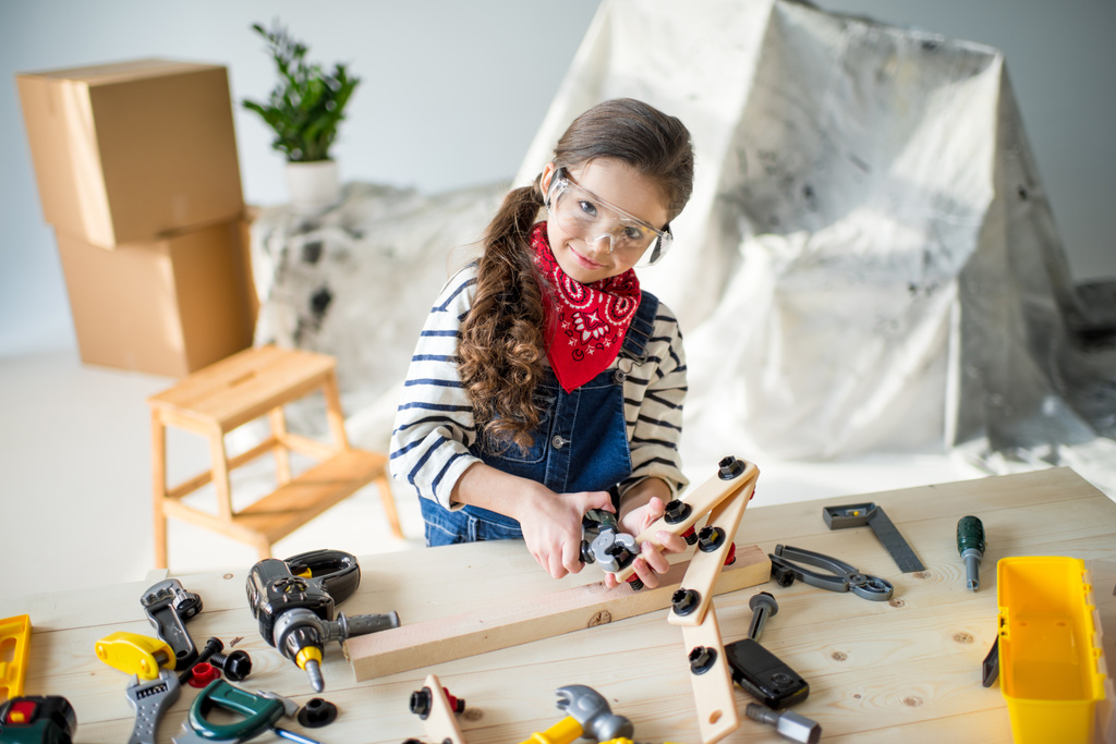 Meisje met tools - Foto, afbeelding