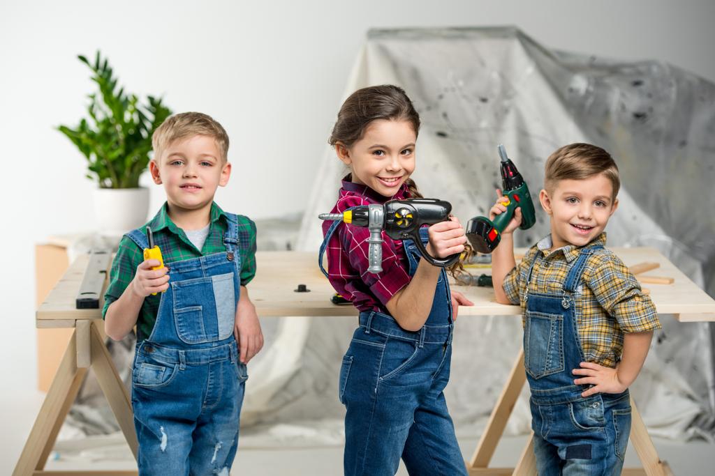 Bambini felici con gli strumenti
 - Foto, immagini