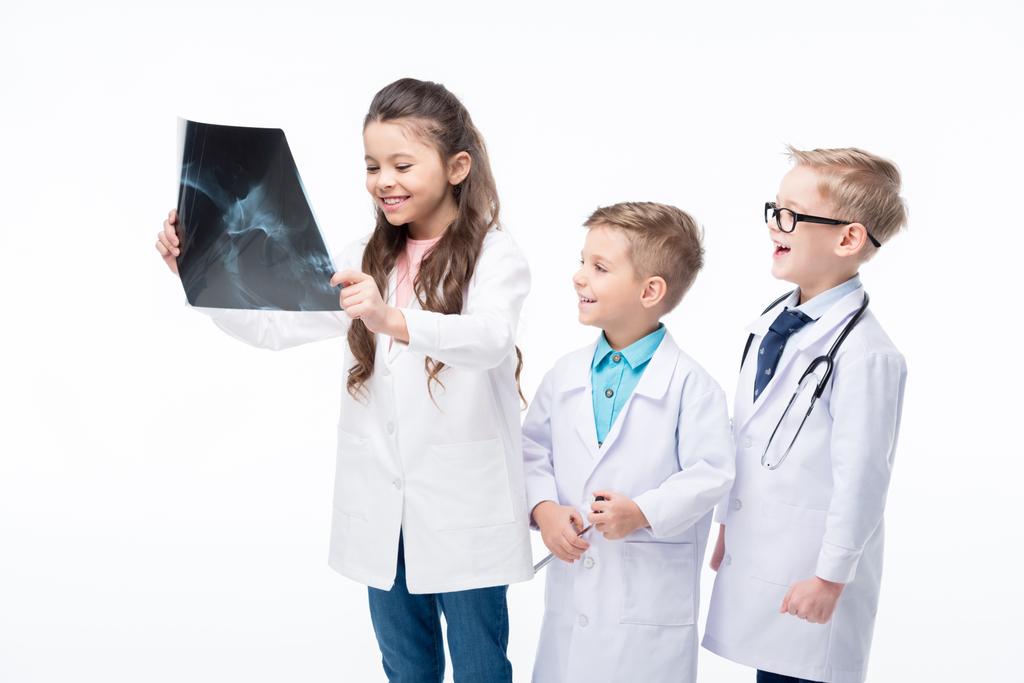 Kids playing doctors - Photo, Image