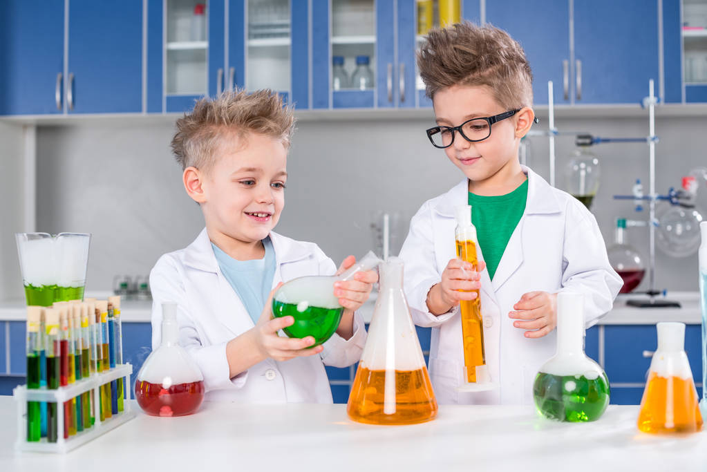 Дети в химической лаборатории
 - Фото, изображение