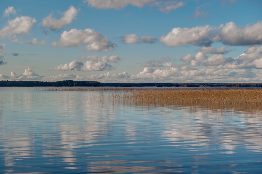Nuages au-dessus du lac, automne
 - Photo, image