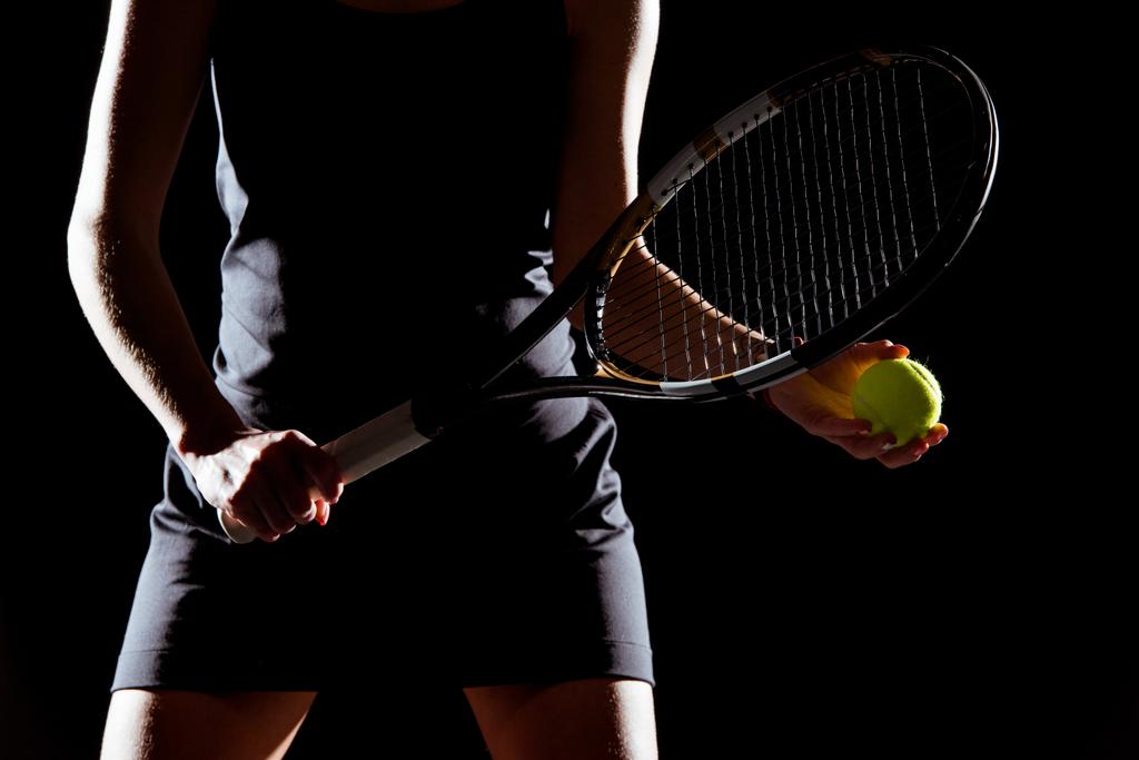 γυναίκα με ρακέτα του τένις και μπάλα - Φωτογραφία, εικόνα