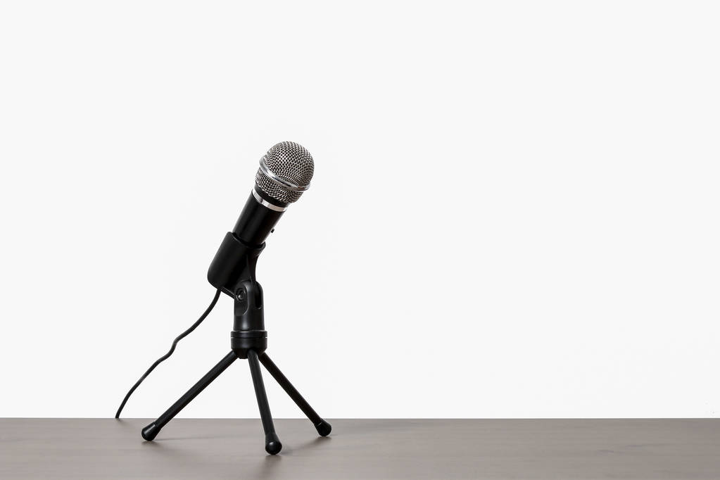 Mikrofon isoliert auf weißem Hintergrund - Foto, Bild