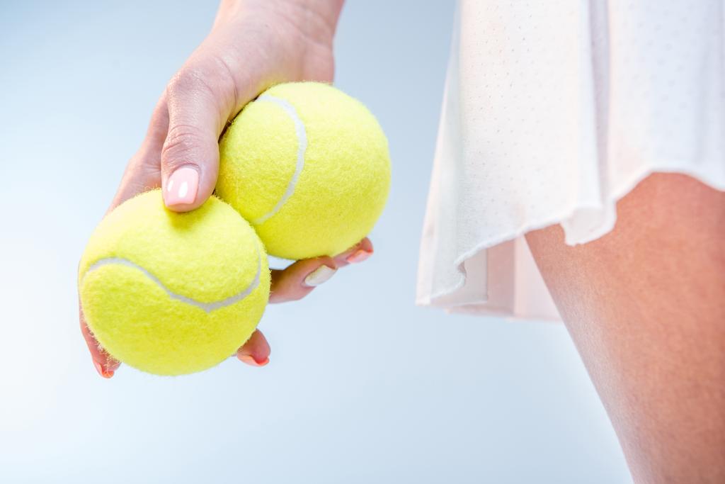 Joueuse de tennis avec balles
 - Photo, image