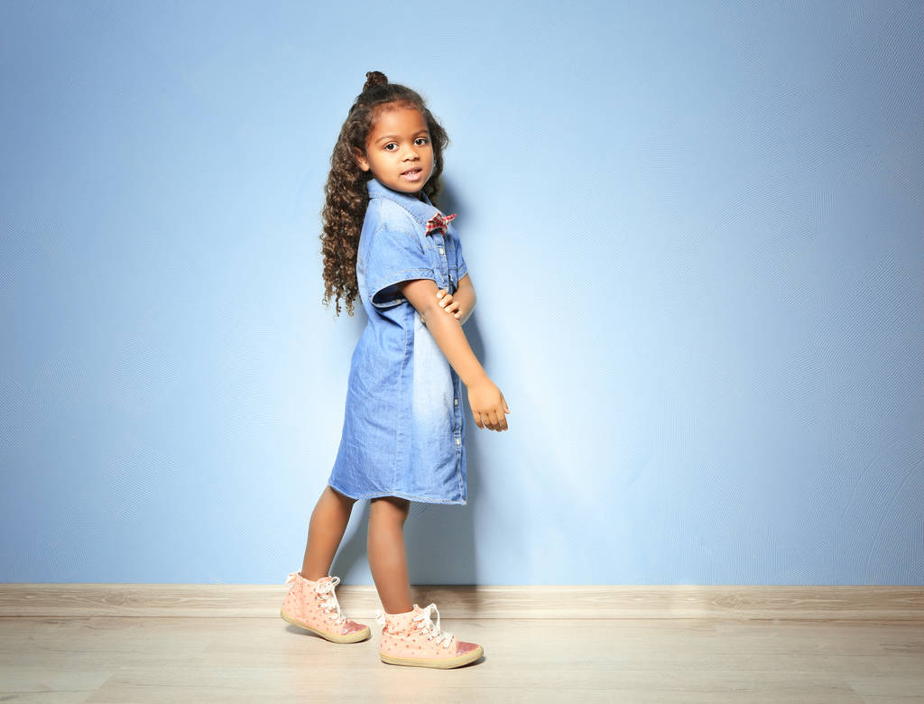 roztomilá malá africká americká dívka   - Fotografie, Obrázek