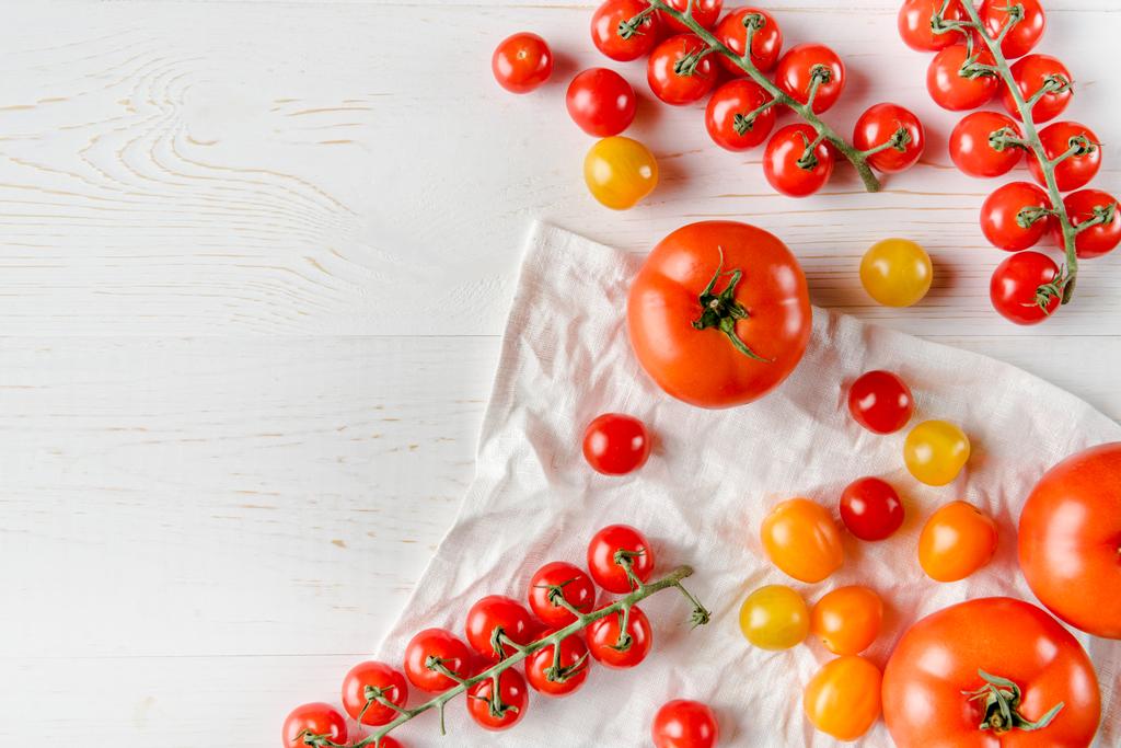Verse rijpe tomaten - Foto, afbeelding