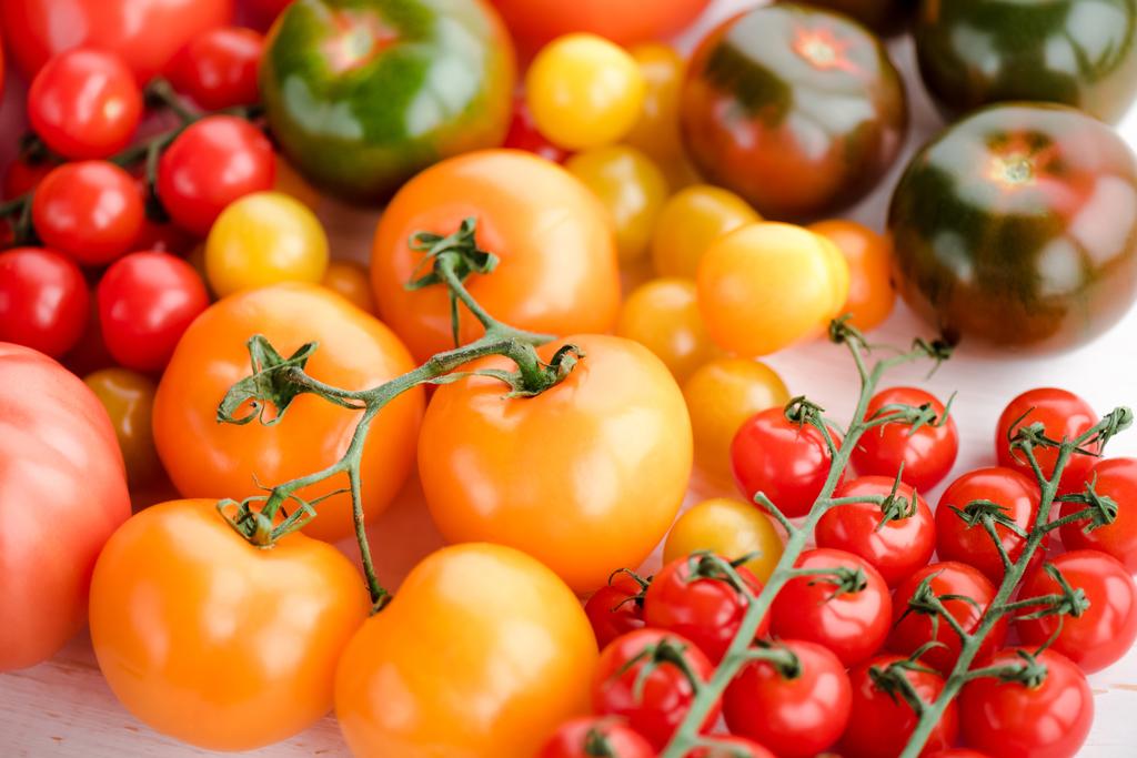 Tomates frescos maduros     - Foto, imagen