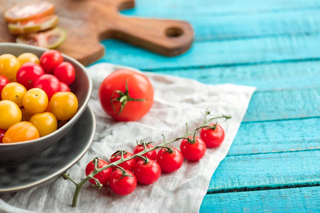 Різні свіжі помідори
 - Фото, зображення
