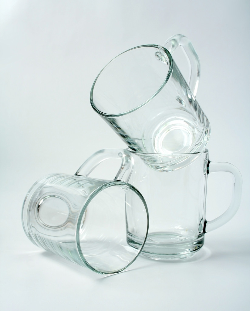 drie lege glazen mokken - Foto, afbeelding