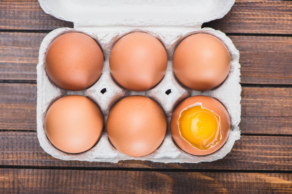αυγά της κότας, στο πλαίσιο - Φωτογραφία, εικόνα