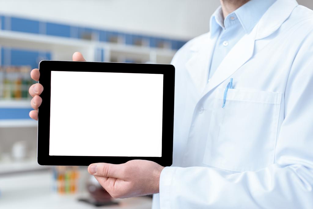 médico com comprimido digital
 - Foto, Imagem