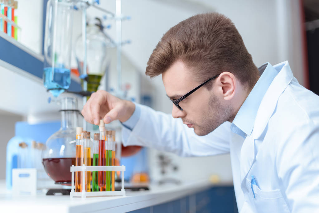 Scientist working in laboratory - Photo, Image