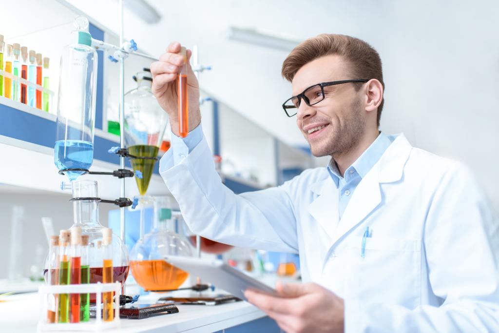 Scientist working in laboratory - Photo, Image