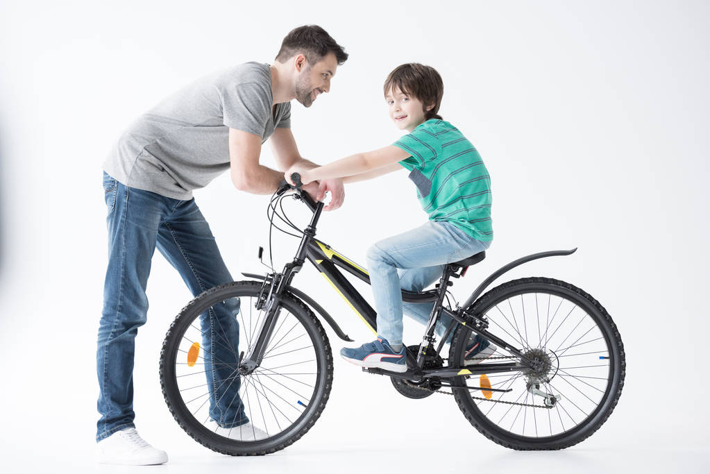 Padre e figlio con bicicletta
 - Foto, immagini