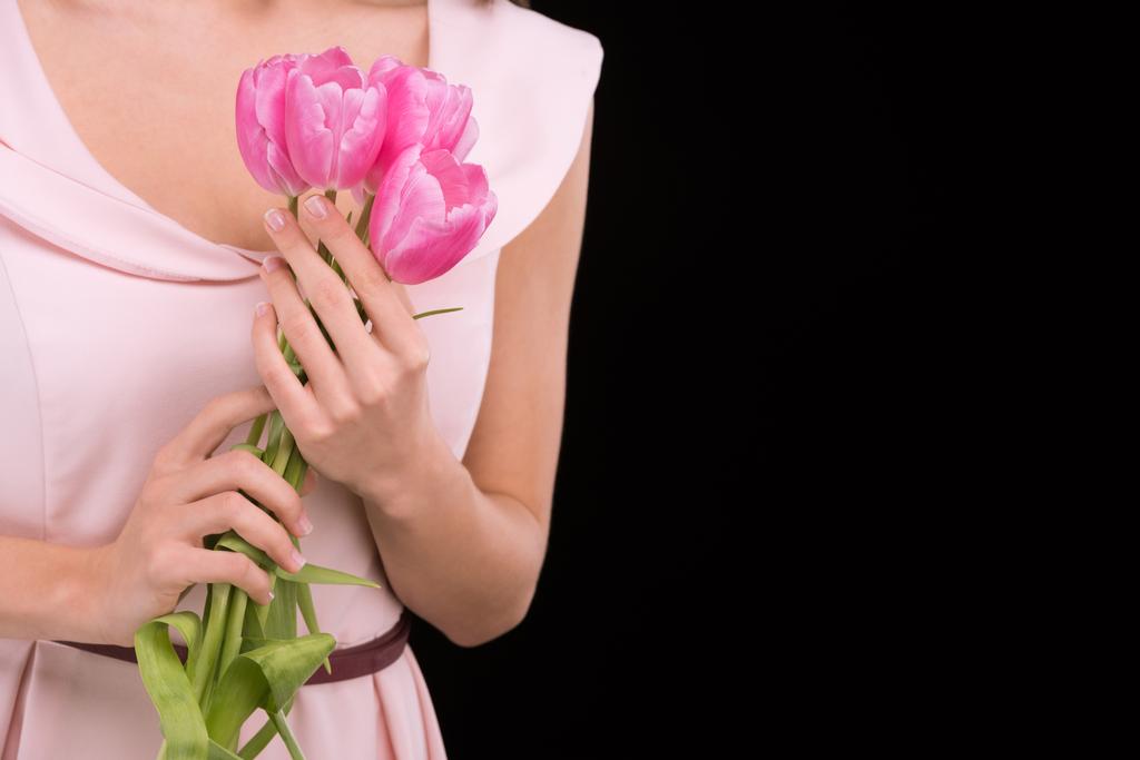 młoda kobieta z tulipanami  - Zdjęcie, obraz