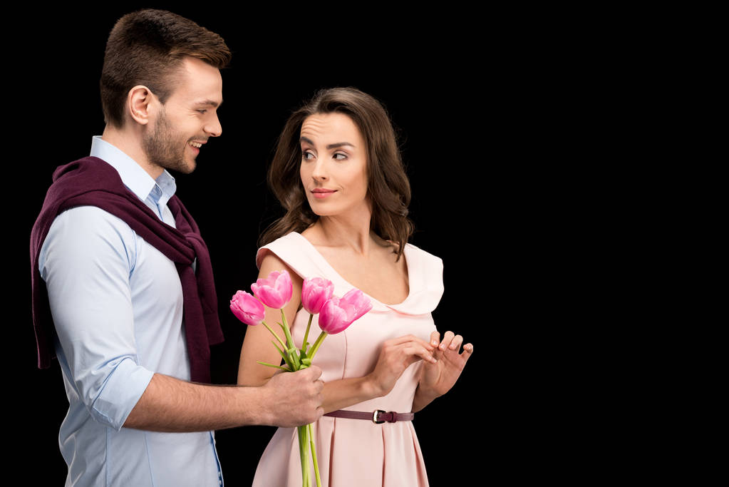 Пара влюбленных в тюльпаны
 - Фото, изображение