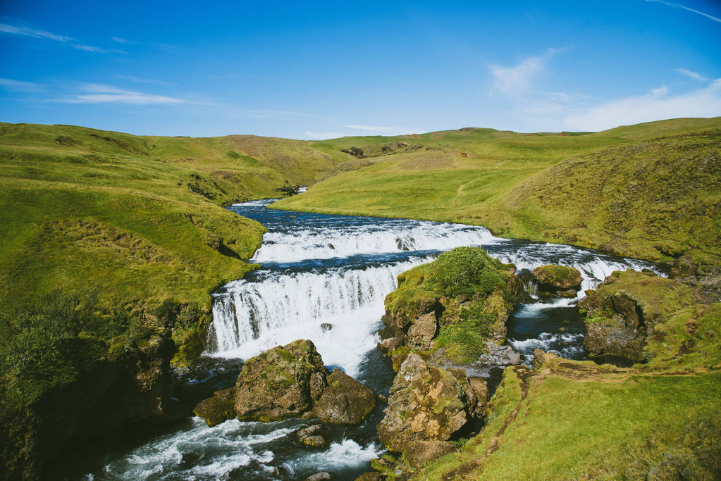 Wodospad w góry w Islandii - Zdjęcie, obraz