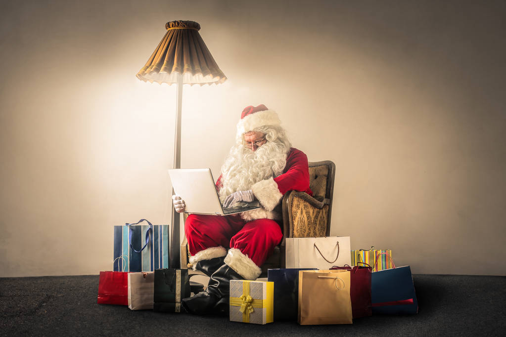 Santa met laptop - Foto, afbeelding