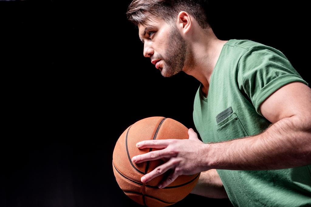 człowiek z piłkę do koszykówki - Zdjęcie, obraz