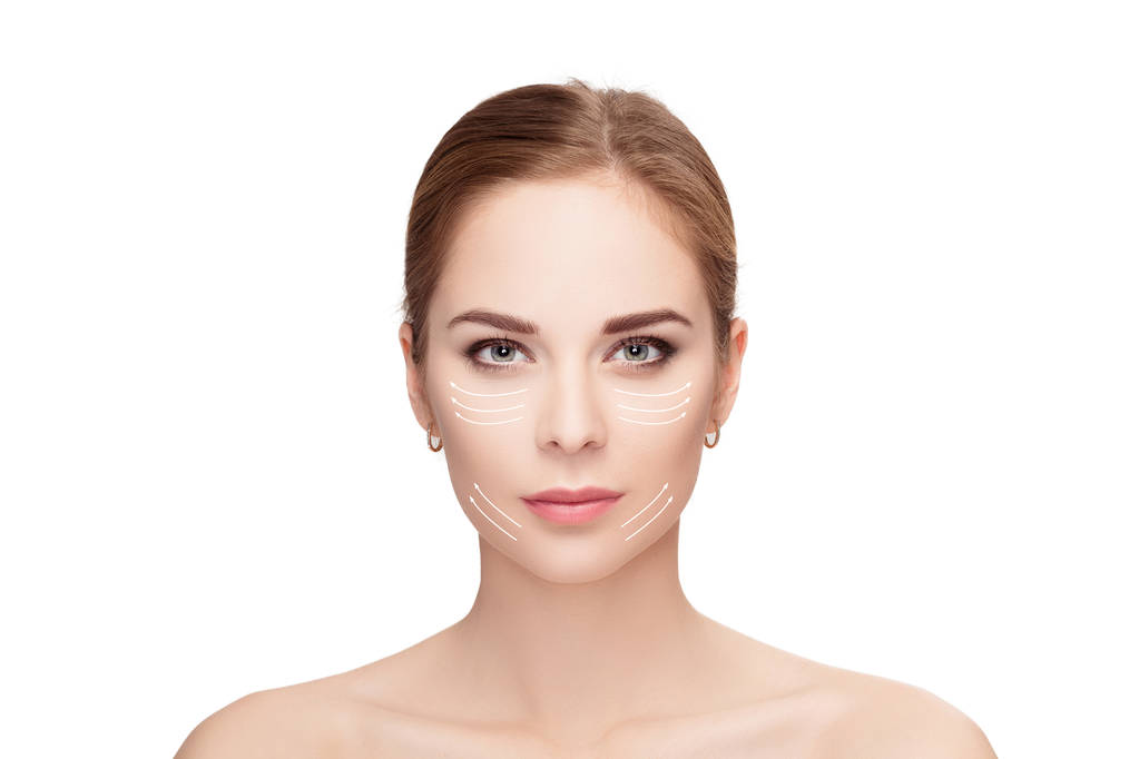 Wellness-Porträt einer Frau mit Pfeilen im Gesicht auf weißem Hintergrund - Foto, Bild