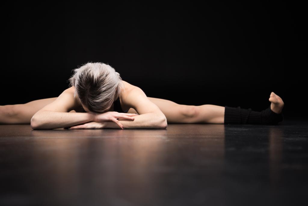 Jovem dançarina alongamento
  - Foto, Imagem