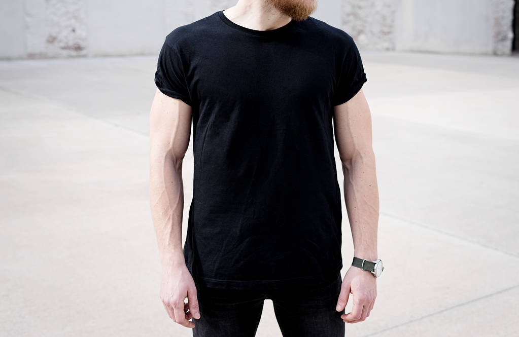 Man met t-shirt en jeans - Foto, afbeelding