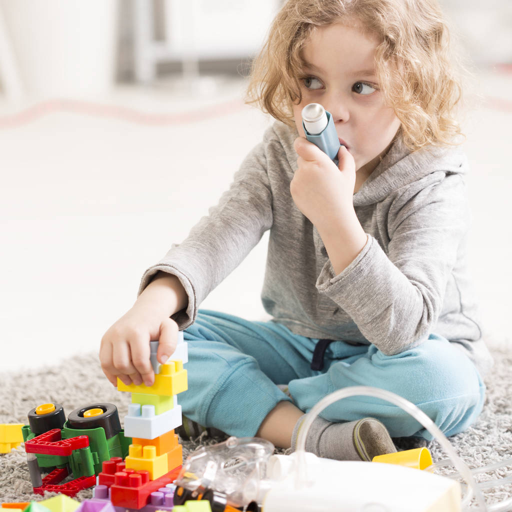 Traitement de la pneumonie pédiatrique à domicile
 - Photo, image