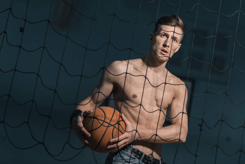 homme sportif avec ballon de basket
 - Photo, image