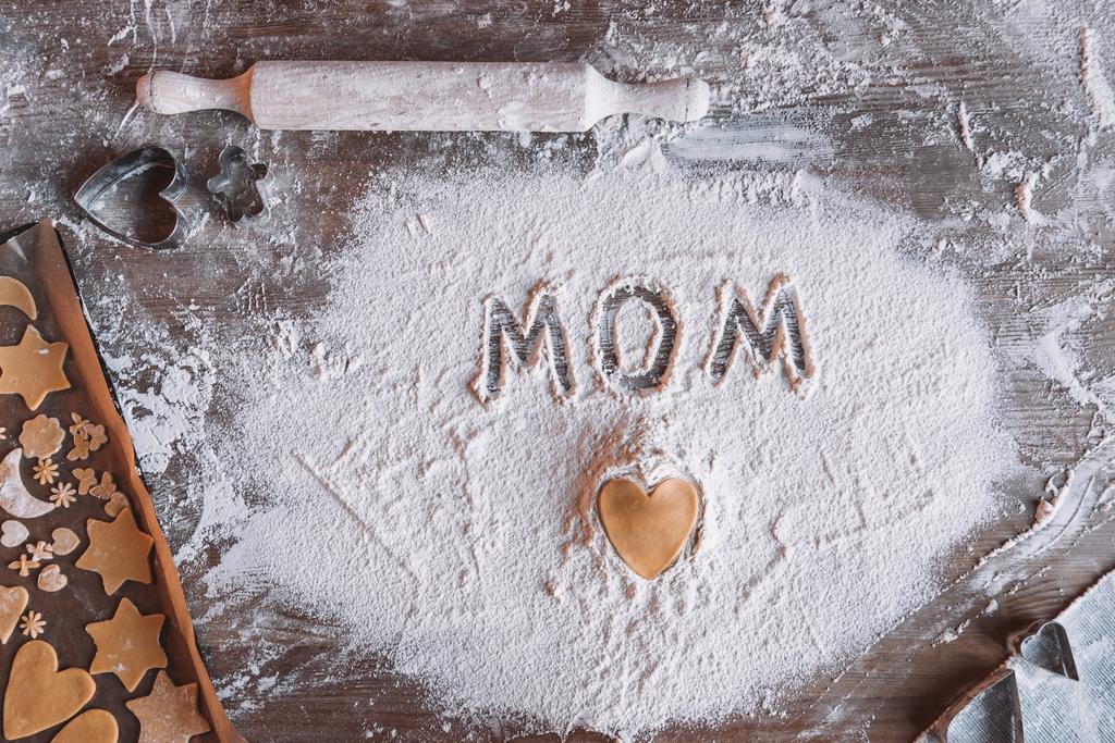 Word mom in flour  - Photo, Image