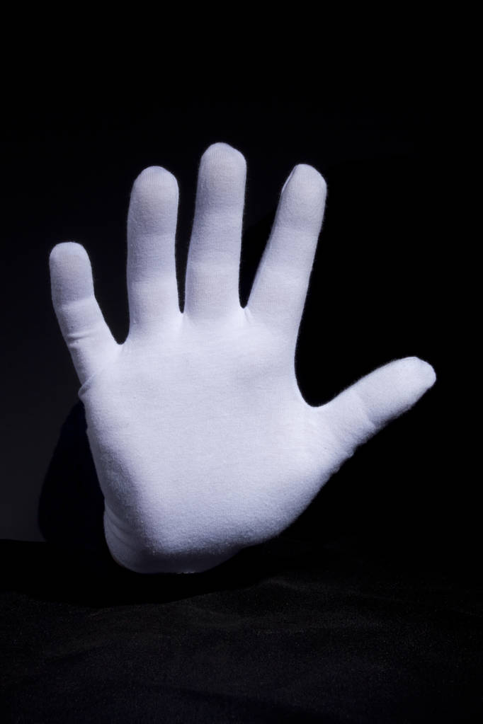 Hand in een witte handschoen - Foto, afbeelding