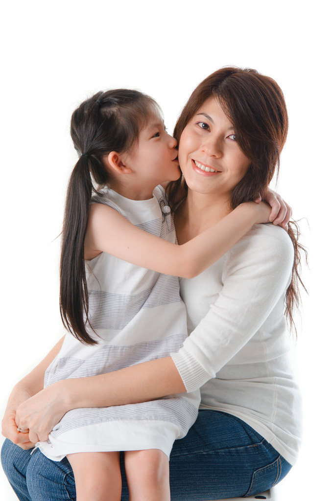 Asijská matka a její dcera na bílém pozadí, ideální pro m - Fotografie, Obrázek